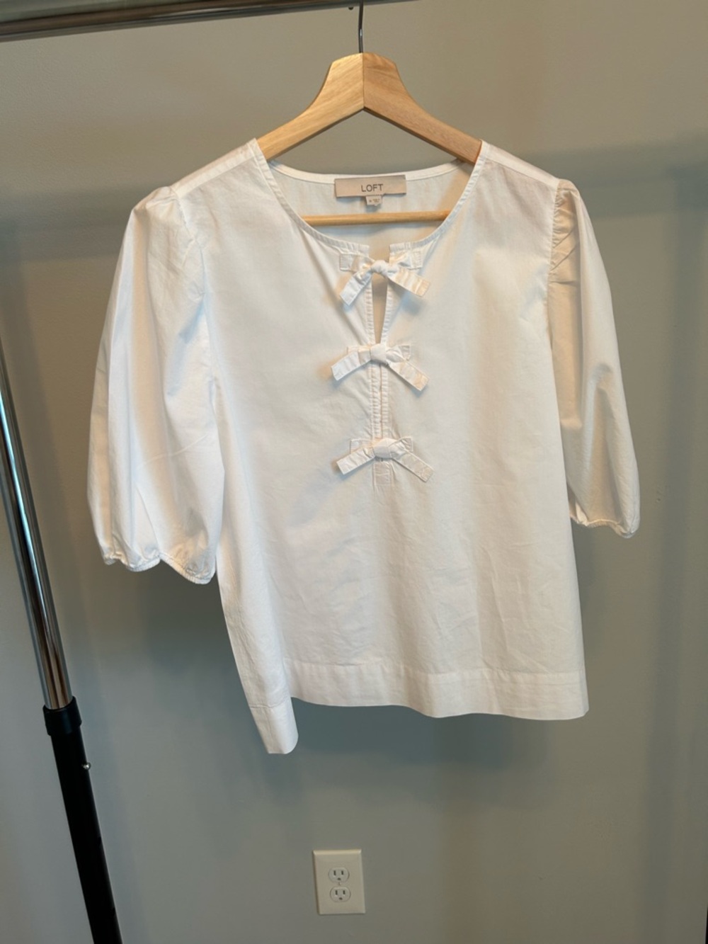 LOFT White Bow-Tie Puff Sleeve Blouse